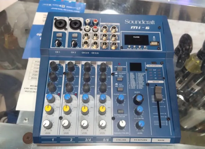 Mesa de som Soundcraft MI-6