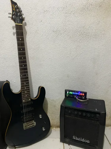 Guitarra com cubo e pedaleira 