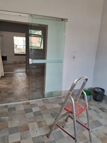 Alugo imóvel, contendo 343 metros quadrados com 3 quartos em Vila Irany - Goiânia - GO