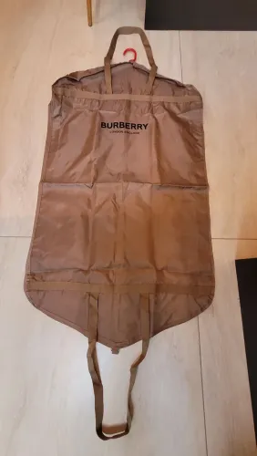 Capa protetora da Burberry original de nylon impermeável.
