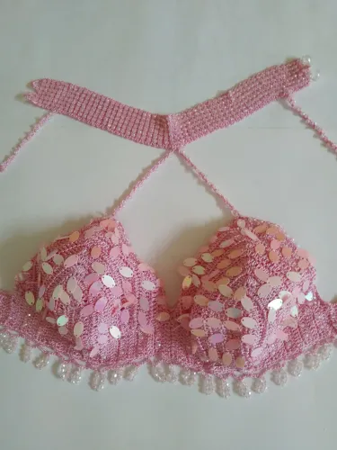 Lindo top de crochet e pedrinhas