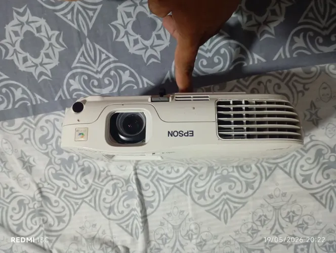 Retroprojetor Epson pra concerto ele não tá ligando