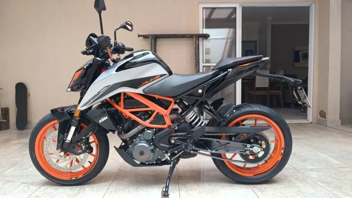 KTM Duke 390 - 2022 - Impecável