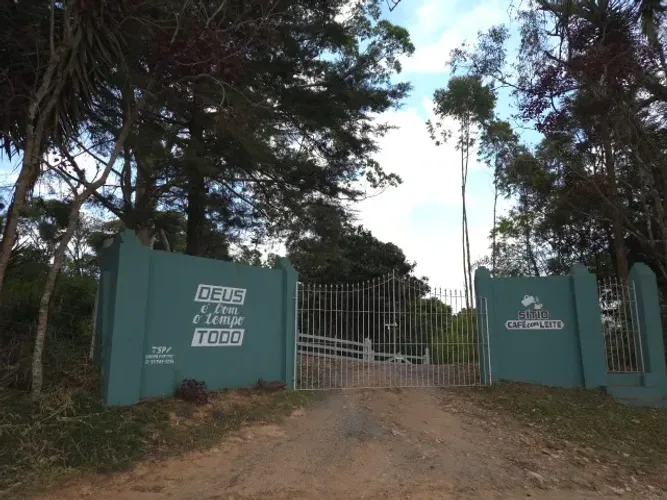 Sitio de 60.000mts com casas, represas, pomar, etc. Pronto para desfrutar com a família.