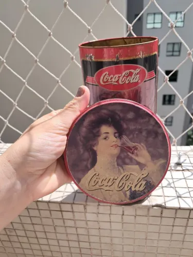 Lata ORIGINAL coca cola 1980 em metal