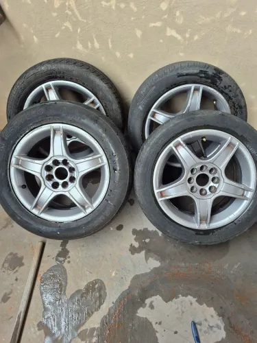Vendo jg de rodas 15 com pneus