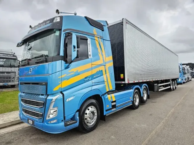 Volvo FH 460 6x2 Globetrotter Ano 24 baixo km + Baú 3 Eixos nostra ano 2027 0km 30 pallts 
