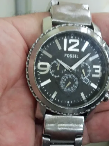 Vendo lindo relógio fóssil,bem conservado e funcionando perfeitamente 