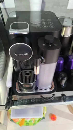 Cafeteira Nespresso granlatissima