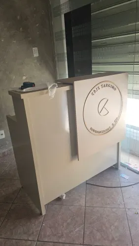 Balcão recepção laqueado