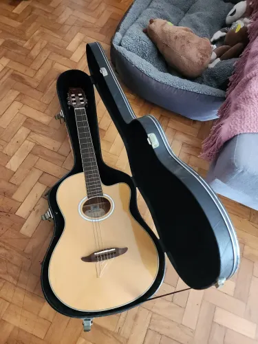 Violão Gianini com pré amplificador
