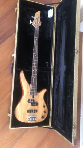 Baixo Elétrico Yamaha