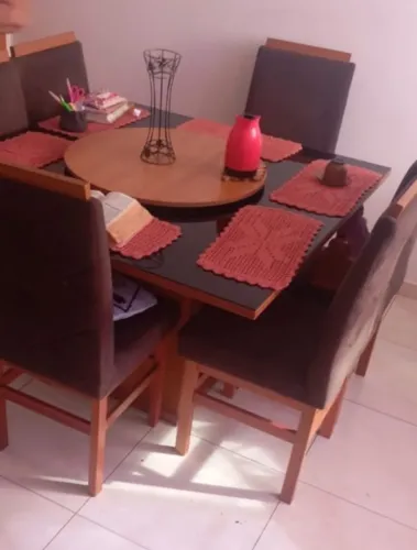 Mesa tampo de madeira com vidro