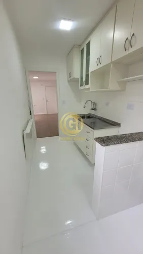 Condomínio Alameda dos Pássaros no Jardim América 2 quartos (1 suíte) c/ armários, sacada 