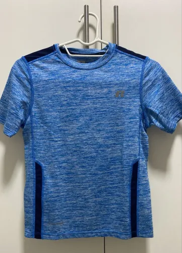 Camiseta esportiva infantil