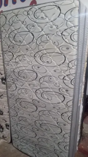 CAMA BOX BASE COM COLCHÃO ESPUMA - ESTAMPADO MUITO CONSERVADO ORTOBOM TENHO OUTROS MOVEIS
