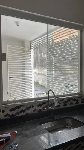 CASA COM 2 QUARTOS EM OLINDA - ACEITO ENTRADA