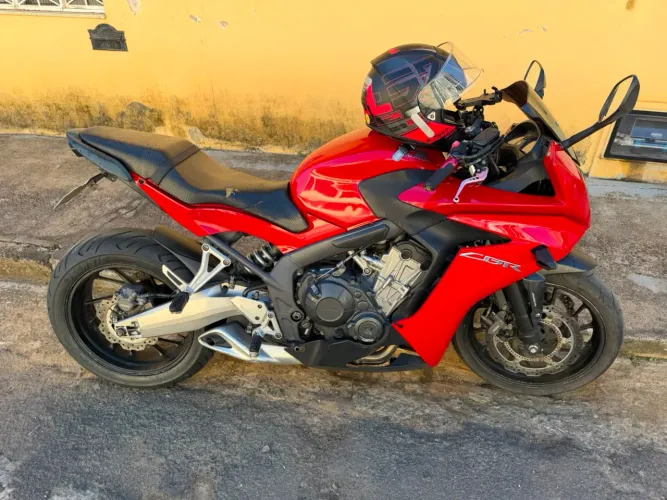 Cbr 650f troco em carro