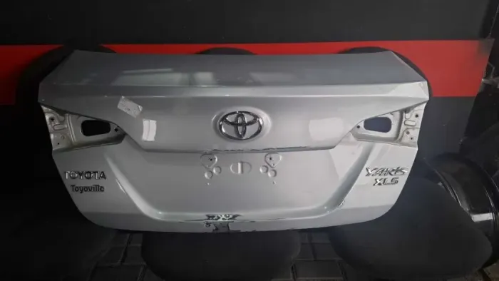 Tampa traseira Toyota Yaris XLS 2018 2025 original