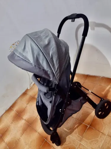 Vendo carrinho de bebê