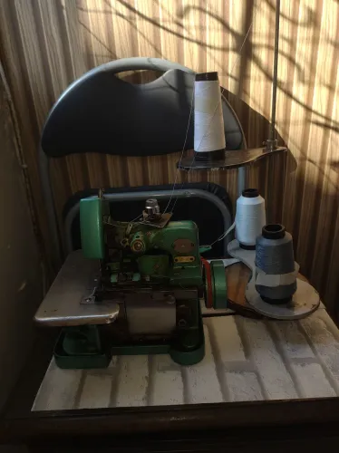 Máquina Overloque 