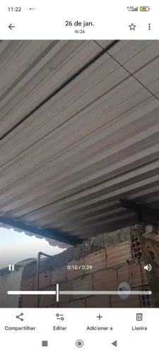 Telhado com estrutura de ferro 