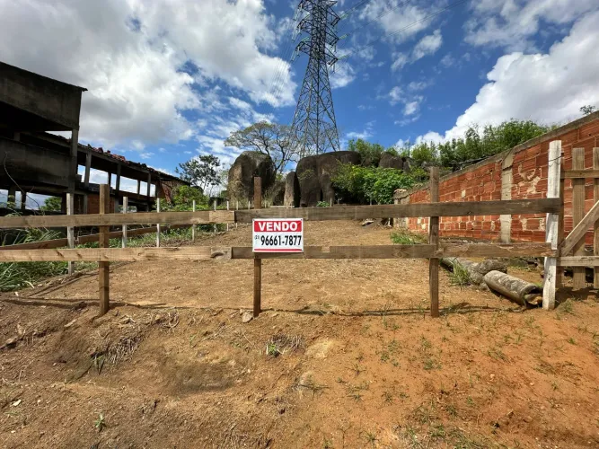 Vendo terreno com asfalto, água esgoto! Ótimo visual!