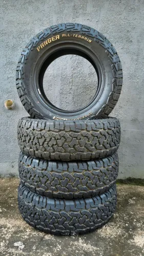 Pneus ALL terrain letras brancas 205/70r15 novos 