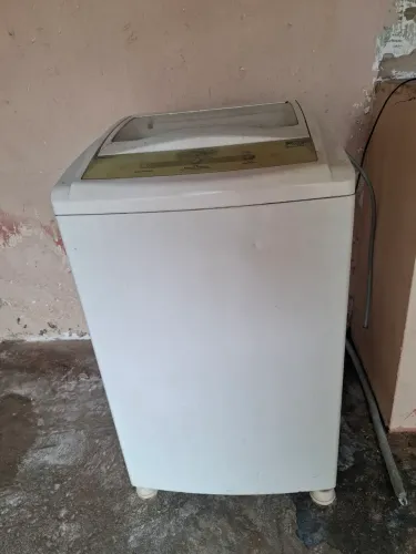 Máquina de lavar roupas funcionando perfeitamente 