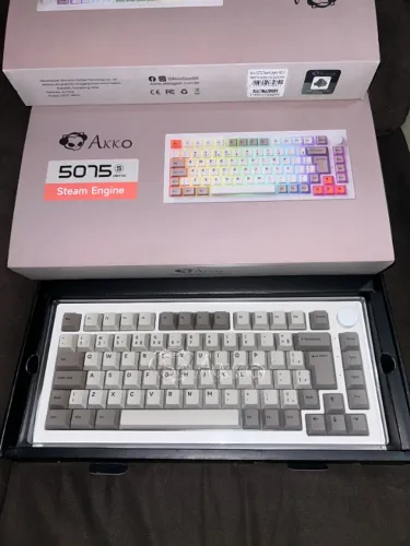 Teclado Gamer Mecânico Akko 5075S V3 Pro Green RGB Branco