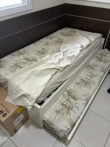 Cama de solteiro com auxiliar