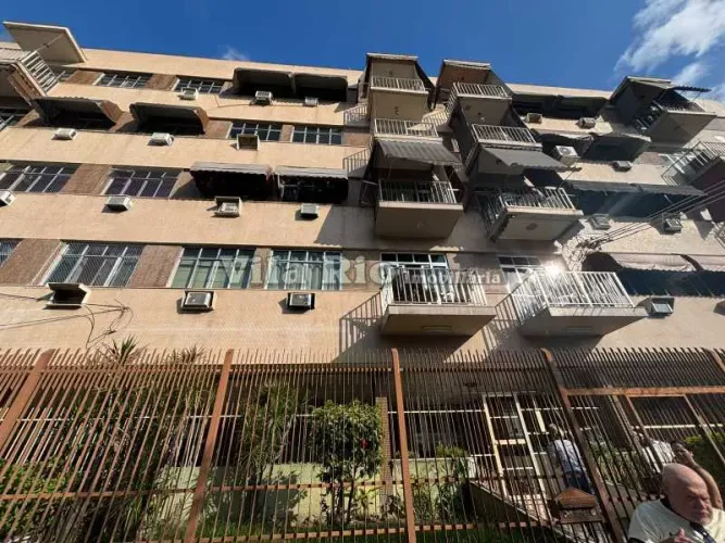 Excelente apartamento, frente, 02 quartos.