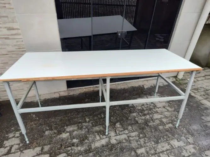 Mesa de Trabalho com Estrutura de Ferro com Regulagem de altura - Excelente Qualidade