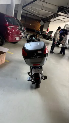 Vendo Baú Proos 29L NOVO