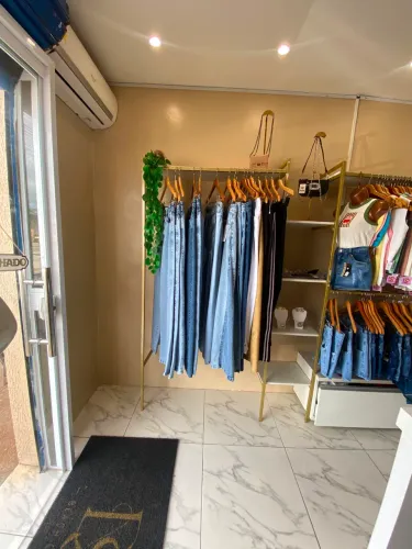 Repasso loja de roupa toda montada apenas chegar e trabalhar!