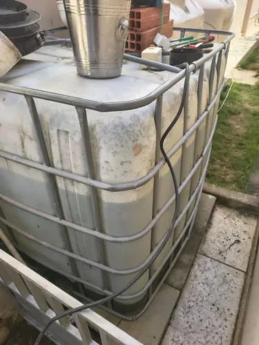 Vendo reservatório gradeado ibc usado