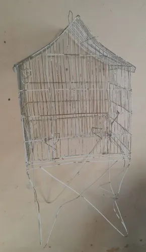 Gaiola Grande. Precisa de conserto.