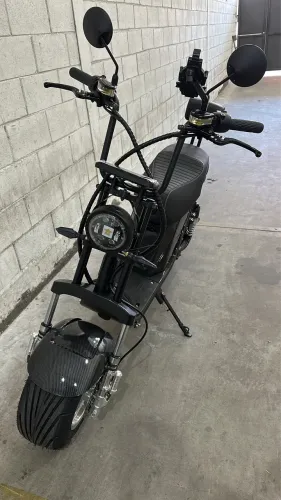 Autopelido elétrico  Angie x13 Harley preta 2027 com 30km só 