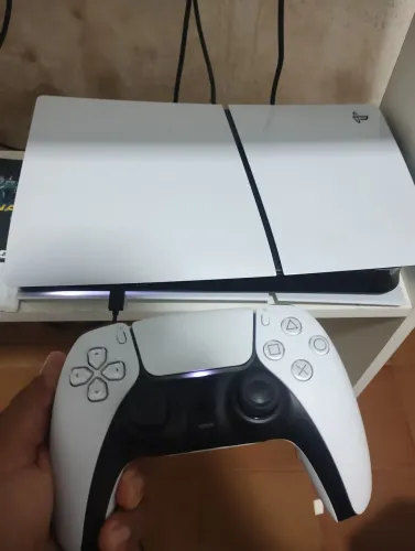 Vendo ps5 novinho 3 meses de uso.