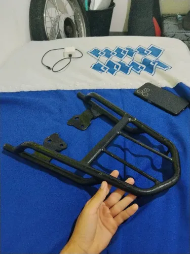 Bagageiro da factor porém pega em outras moto com adaptação