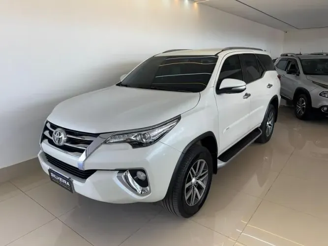 Toyota Hilux SW4 SRX 4X4 2.8 TDI 16V Dies. Aut. 2017