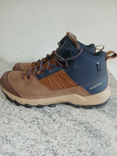 BOTA DE TRILHA IPERMEÁVEL MARCA QUECHUA MODELO MH500 SEMINOVA ORIGINAL TAMANHO 43