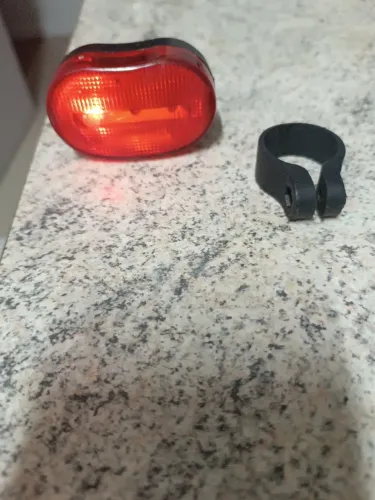 Sinalizador Traseiro Para Bicicleta (Pisca LED Vermelho) + Suporte