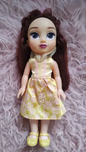 Boneca Princesa Bela aproximadamente 40cm