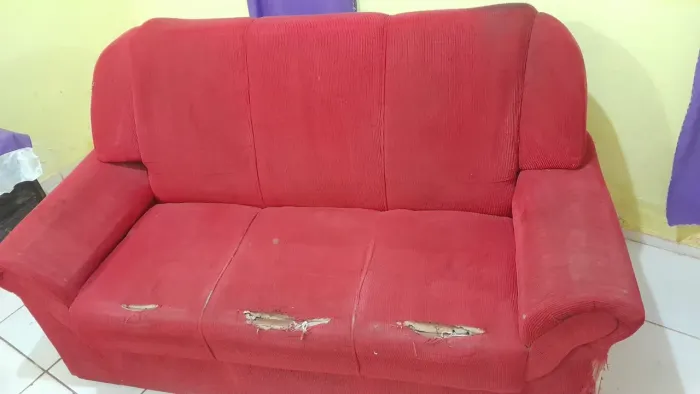 Vendo um sofá usado