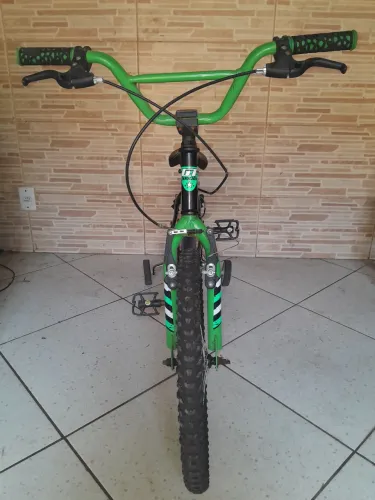 Bicicleta Cross aro 20 semi nova pouco usada