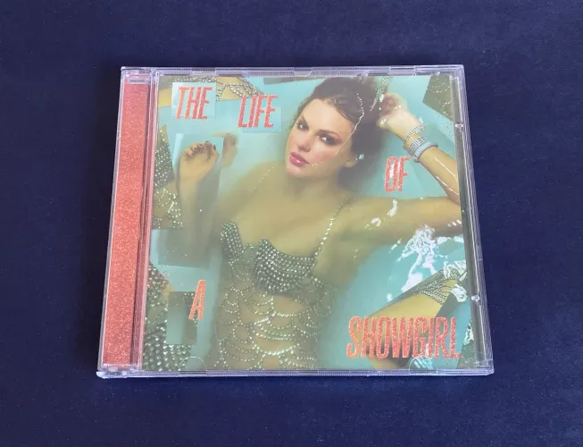 CD Taylor Swift - The Life of a Showgirl (importado)