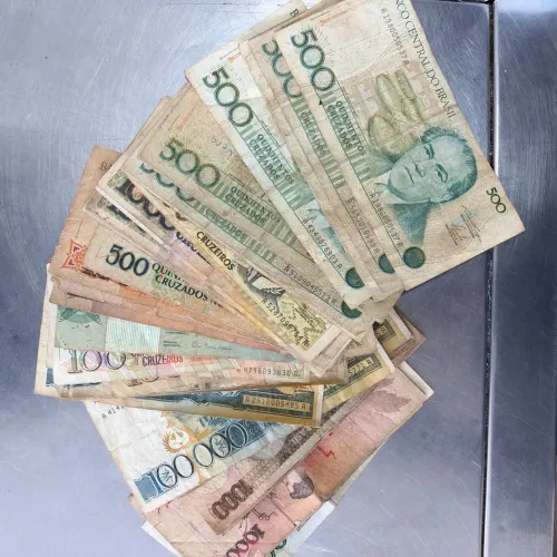 Lote com 50 Cédulas Antigas + Brinde