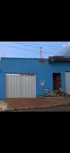 VENDO UM EXCELENTE LOTE COM PONTO COMERCIAL.