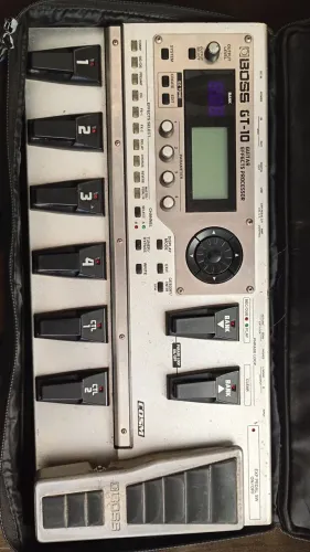 Pedaleira Boss gt10